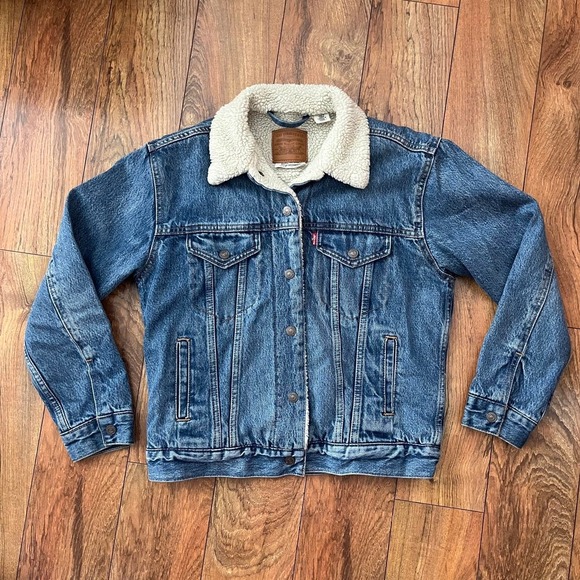 Levi's Jackets & Blazers - Women's Levi's premium sherpa trucker denim jacket in XS
